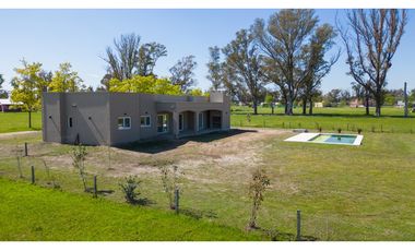 Casa en Venta a estrenar en Club de Campo La Asuncion Luján Buenos Aires