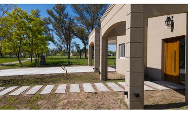 Casa en Venta a estrenar en Club de Campo La Asuncion Luján Buenos Aires