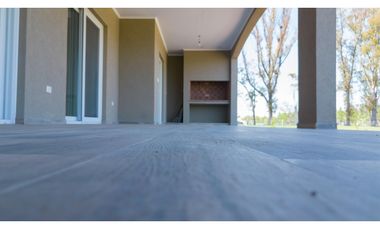 Casa en Venta a estrenar en Club de Campo La Asuncion Luján Buenos Aires