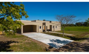 Casa en Venta a estrenar en Club de Campo La Asuncion Luján Buenos Aires