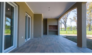 Casa en Venta a estrenar en Club de Campo La Asuncion Luján Buenos Aires