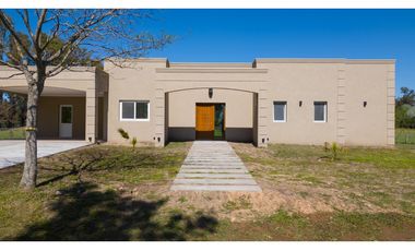 Casa en Venta a estrenar en Club de Campo La Asuncion Luján Buenos Aires