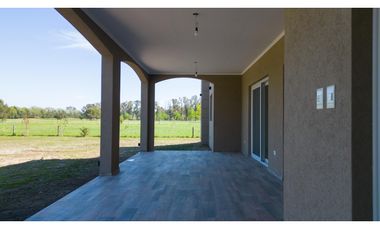 Casa en Venta a estrenar en Club de Campo La Asuncion Luján Buenos Aires