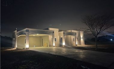 Casa en Venta a estrenar en Club de Campo La Asuncion Luján Buenos Aires