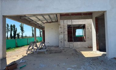 Casa en venta en el Barrio cerrado Los juncos
