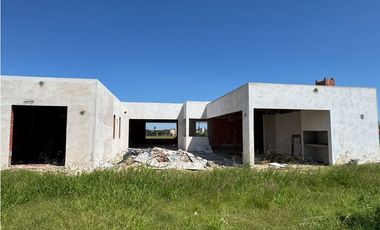 Casa en venta en el Barrio cerrado Los juncos