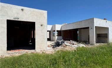 Casa en venta en el Barrio cerrado Los juncos