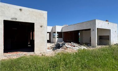 Casa en venta en el Barrio cerrado Los juncos