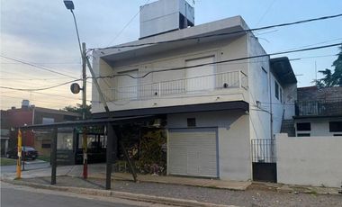 Departamento + 2 locales en Venta - Castelar