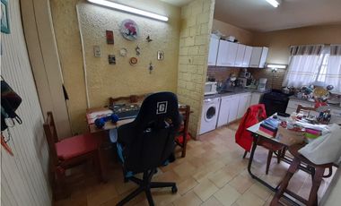 CHALET DOS PLANTAS EN VENTA. BARRIO AERONAUTICO - ITUZAINGO