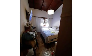 CHALET DOS PLANTAS EN VENTA. BARRIO AERONAUTICO - ITUZAINGO