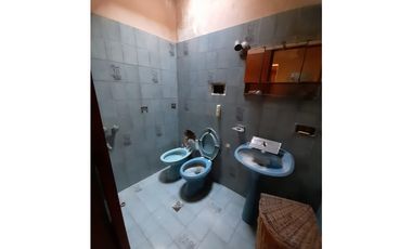 CHALET DOS PLANTAS EN VENTA. BARRIO AERONAUTICO - ITUZAINGO