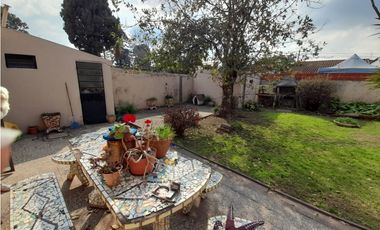 CHALET DOS PLANTAS EN VENTA. BARRIO AERONAUTICO - ITUZAINGO