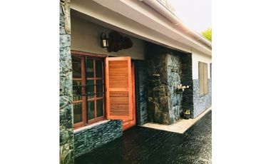 Alquiler temporario Casa para 8 personas Villa Carlos Paz.
