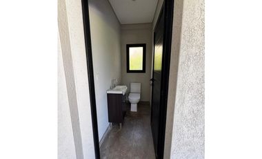 Excelente casa en alquiler en Barrio Privado Weston, Moreno