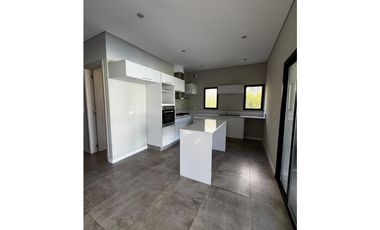 Excelente casa en alquiler en Barrio Privado Weston, Moreno