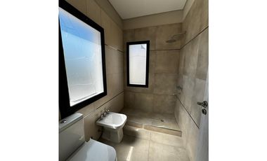 Excelente casa en alquiler en Barrio Privado Weston, Moreno