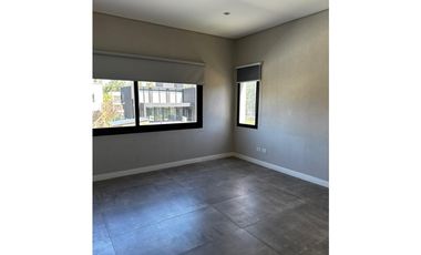 Excelente casa en alquiler en Barrio Privado Weston, Moreno