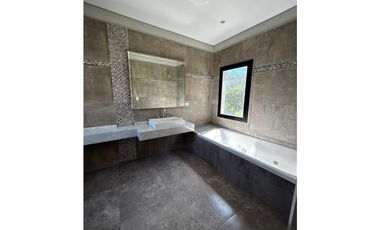 Excelente casa en alquiler en Barrio Privado Weston, Moreno