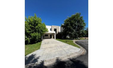 Excelente casa a la venta en Weston, Moreno