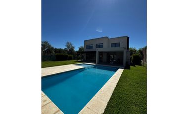 Excelente casa a la venta en Weston, Moreno