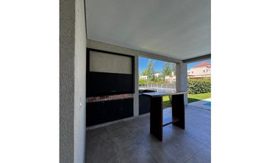 Excelente casa a la venta en Weston, Moreno