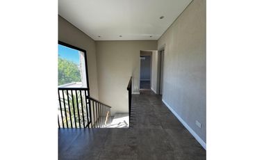 Excelente casa a la venta en Weston, Moreno