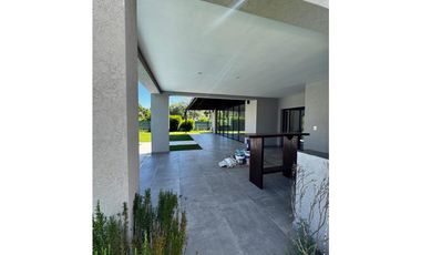 Excelente casa a la venta en Weston, Moreno