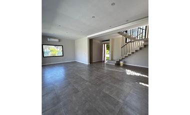 Excelente casa a la venta en Weston, Moreno