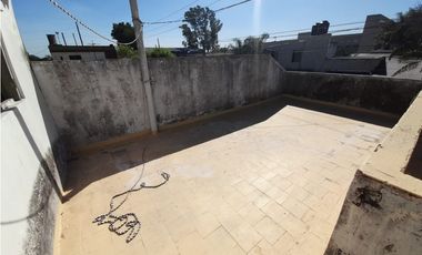 AMPLIO DEPARTAMENTO EN PLANTA ALTA EN VENTA. Ituzaingó Norte