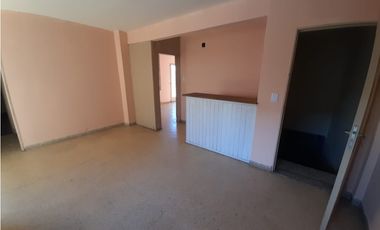 AMPLIO DEPARTAMENTO EN PLANTA ALTA EN VENTA. Ituzaingó Norte