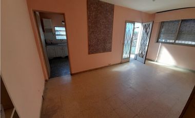 AMPLIO DEPARTAMENTO EN PLANTA ALTA EN VENTA. Ituzaingó Norte
