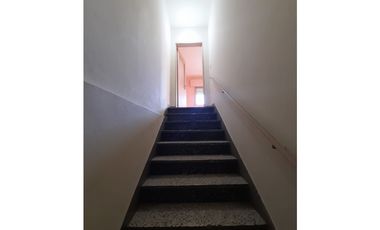 AMPLIO DEPARTAMENTO EN PLANTA ALTA EN VENTA. Ituzaingó Norte
