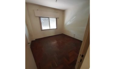 AMPLIO DEPARTAMENTO EN PLANTA ALTA EN VENTA. Ituzaingó Norte