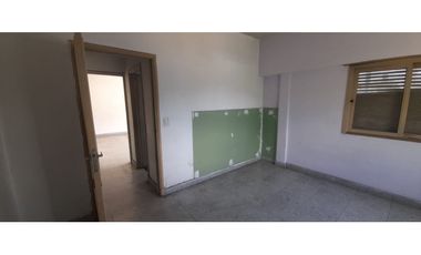 DEPTO EN P. A. EN ALQUILER. USO COMERCIAL. ITUZAINGO NORTE