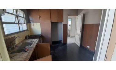 DEPTO EN P. A. EN ALQUILER. USO COMERCIAL. ITUZAINGO NORTE