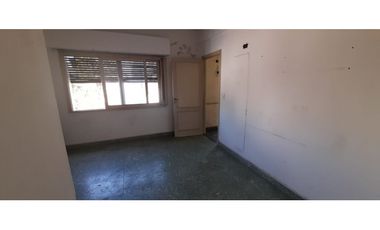 DEPTO EN P. A. EN ALQUILER. USO COMERCIAL. ITUZAINGO NORTE