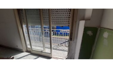 DEPTO EN P. A. EN ALQUILER. USO COMERCIAL. ITUZAINGO NORTE