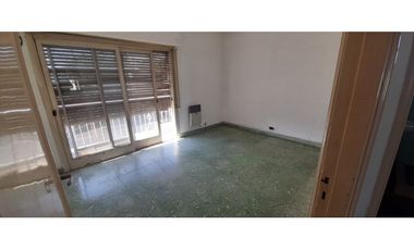 DEPTO EN P. A. EN ALQUILER. USO COMERCIAL. ITUZAINGO NORTE