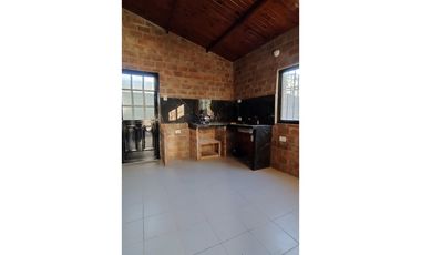 Casa un dormitorio. Cochera.