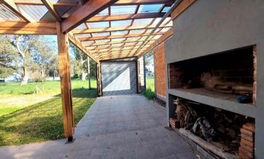 Venta casa moderna en esquina, Camet Norte