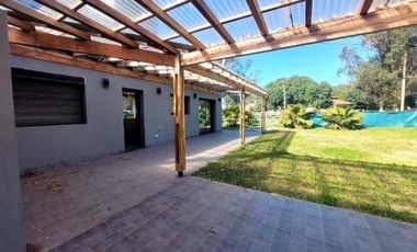 Venta casa moderna en esquina, Camet Norte