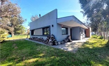 Venta casa moderna en esquina, Camet Norte