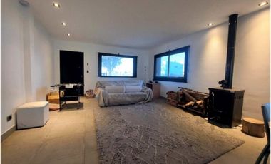 Venta casa moderna en esquina, Camet Norte