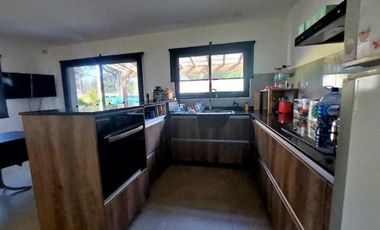 Venta casa moderna en esquina, Camet Norte