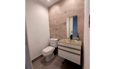 Venta casa moderna en esquina, Camet Norte