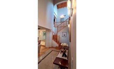 Venta Hermoso Chalet Centrico en Lujan