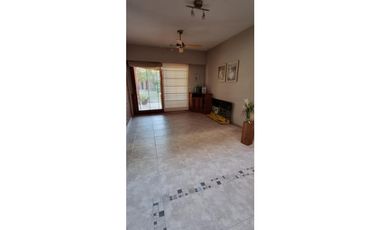 Venta Hermoso Chalet Centrico en Lujan