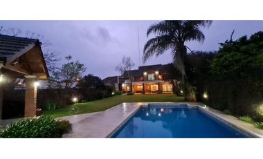 Venta Hermoso Chalet Centrico en Lujan