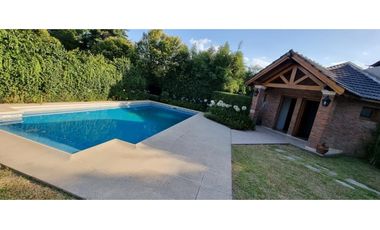 Venta Hermoso Chalet Centrico en Lujan